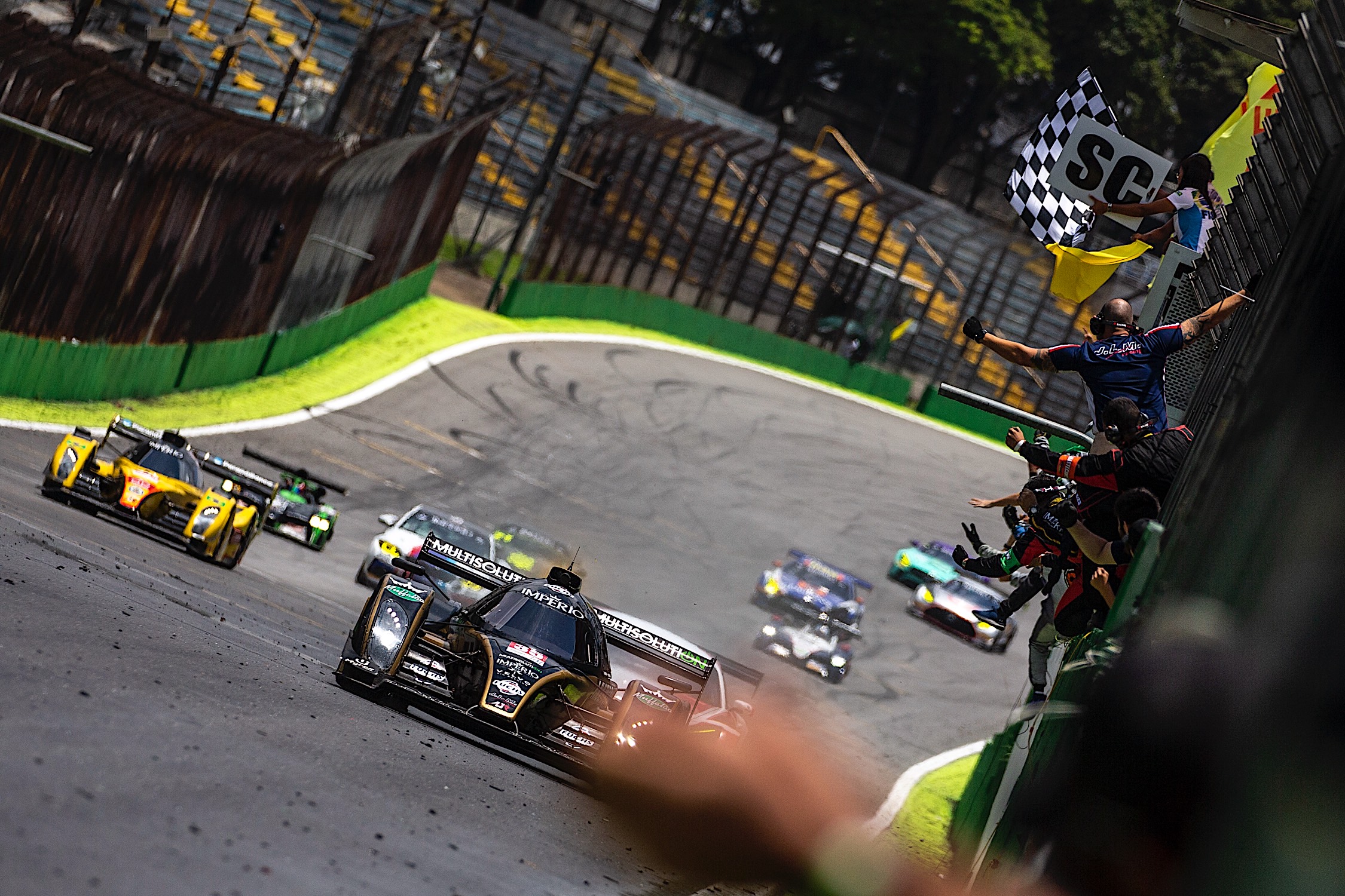 Império Endurance Brasil: Queirolo e Muffato dominam as Quatro Horas de  Curitiba
